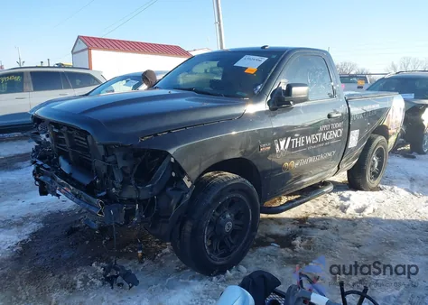 2017 Ram 1500 Express 4X2 6'4 Box z USA, uszkodzony, nr VIN 3C6JR6AT9HG604795